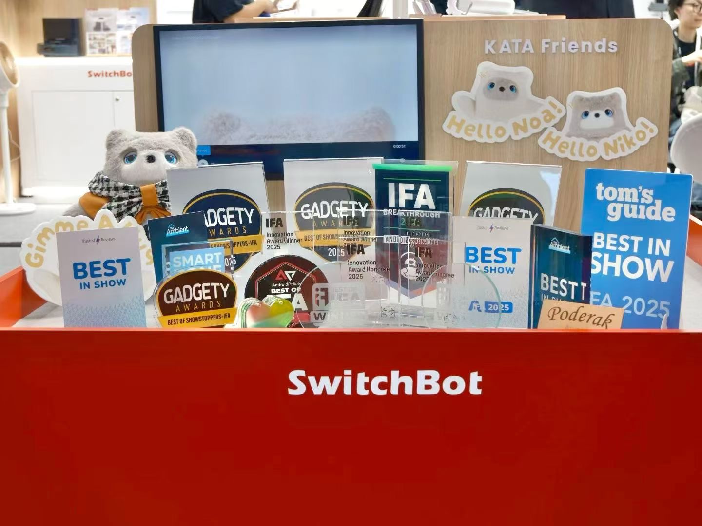 卧安机器人（OneRobotics）携三大全球首创AI产品引爆IFA 2025，狂揽近30项国际大奖